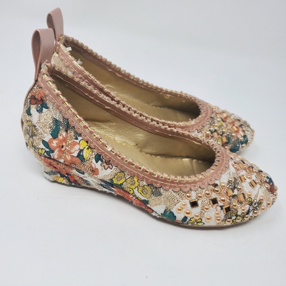 Jewel, Pearls Girls Wedge w/Floral print - Picture 3 of 5